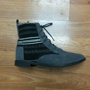 TOMS Boots gray Suede & Cloth 7